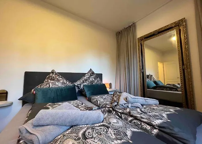 4younic Glonn1 * Boxspring * Jacuzzi * Netflix*65“ דירה *